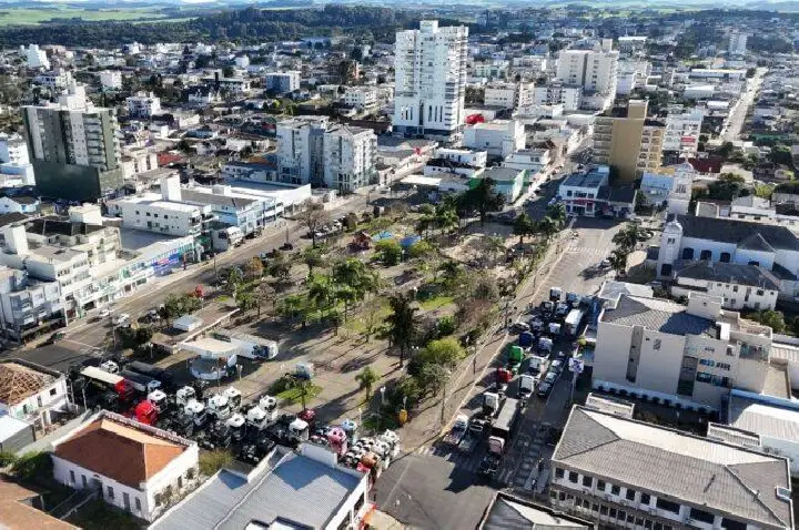 1ª Romaria dos motoristas reúne mais de 400 veículos em Campos Novos.