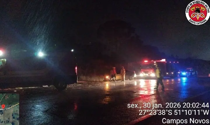 Acidente na BR-470 deixa duas pessoas feridas