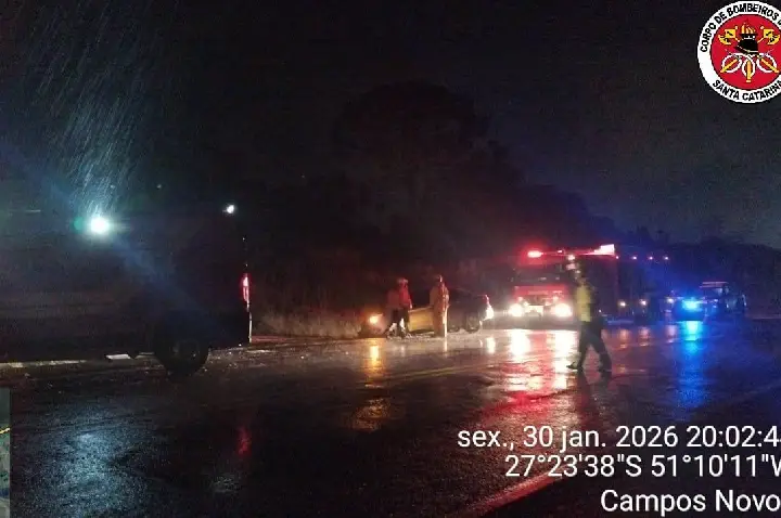 Acidente na BR-470 deixa duas pessoas feridas