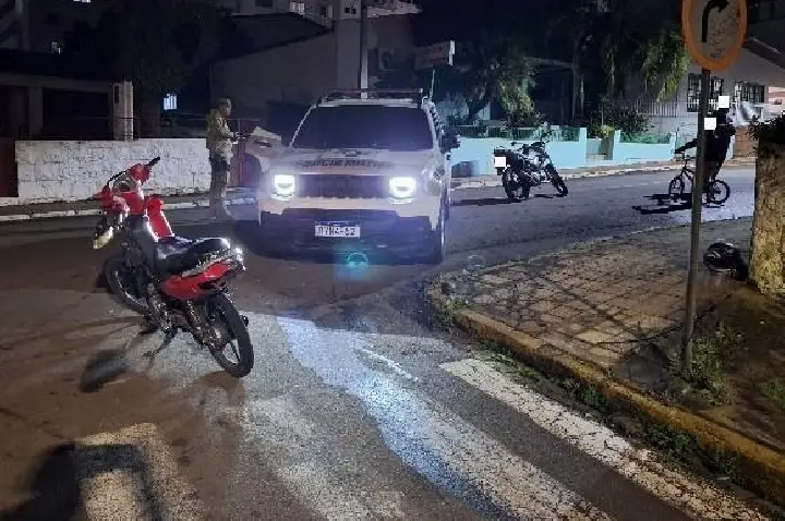 Adolescente de 16 anos é apreendido após fugir da PM e provocar colisão no Centro