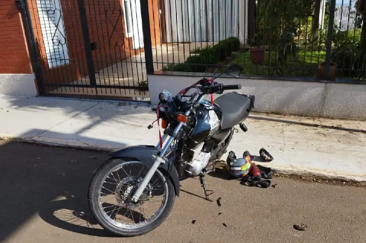 Adolescente fica ferido após queda de motocicleta no Centro de Campos Novos