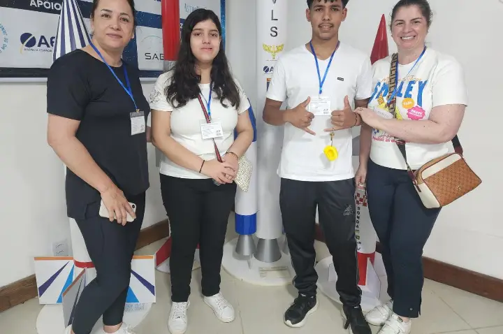 Alunos da Escola Santa Júlia Billiart representam Campos Novos na 81ª Jornada de Foguetes no Rio de Janeiro