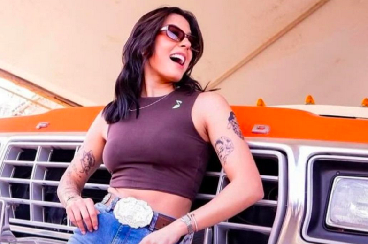 Ana Castela é surpreendida com caminhonete dos sonhos na Festa de Barretos.