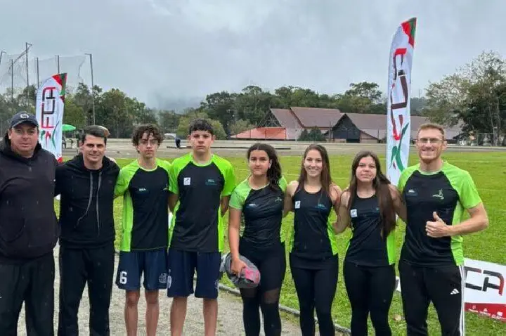 Atletas camponovenses conquistam marcas pessoais em festival de arremessos e lançamentos em Pomerode.