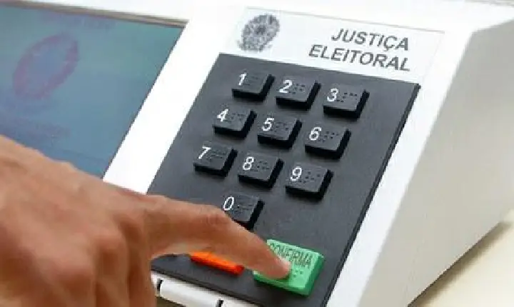 Câmara aprova emenda que impede presos de votar durante o período de reclusão