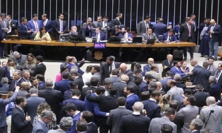 Câmara aprova projeto que amplia número de deputados federais