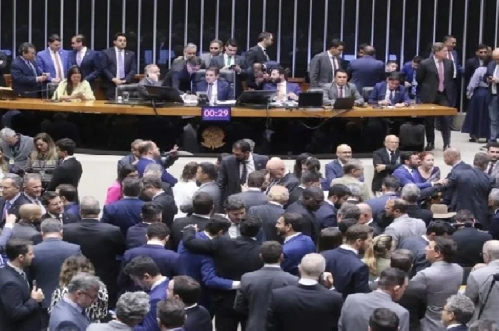 Câmara aprova projeto que amplia número de deputados federais