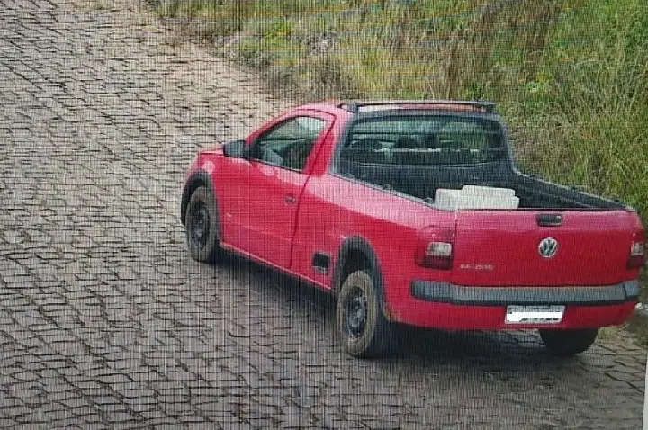 Caminhonete é furtada no Centro de Campos Novos após motorista esquecer chaves na ignição.