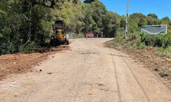 Campos Novos dá início à pavimentação de 100 metros na estrada do Caxambu.