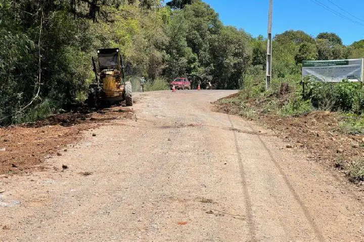 Campos Novos dá início à pavimentação de 100 metros na estrada do Caxambu.