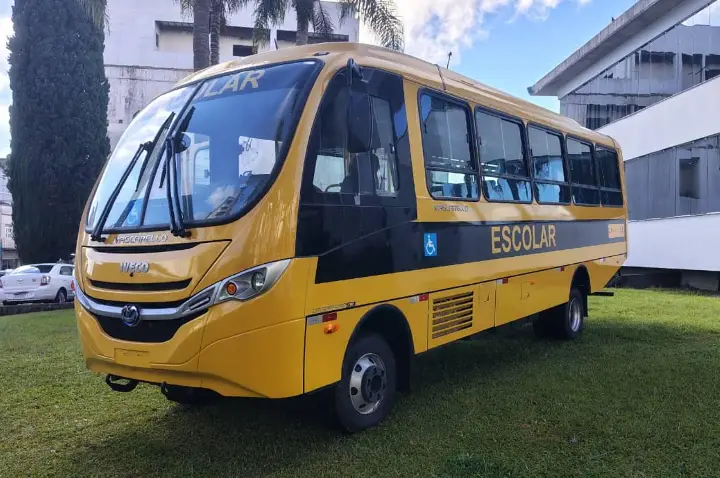 Campos Novos recebe novo ônibus escolar por meio de parceria com o Governo do Estado