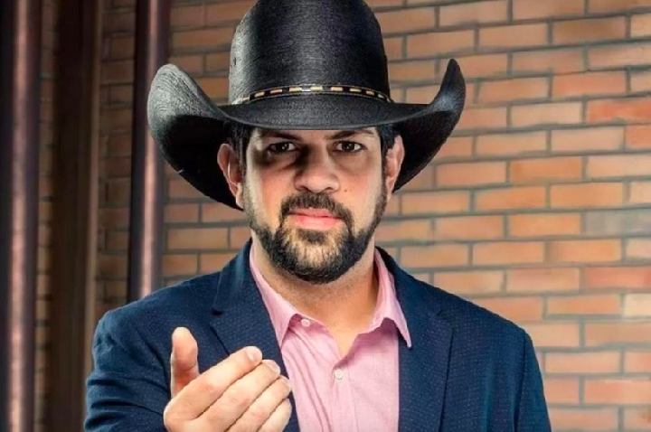 Cantor Sorocaba passa sufoco em aeroporto alvo de ataque em Dubai.