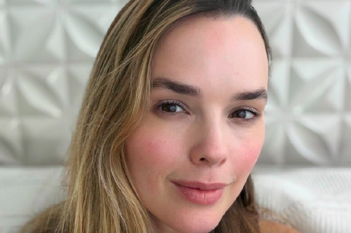 Cantora Thaeme passa por cirurgia e faz alerta aos fãs