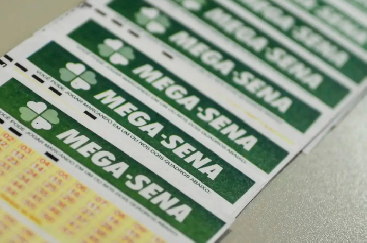 Catarinenses chegam perto do prêmio máximo da Mega-Sena, que acumula em R$ 8 milhões.
