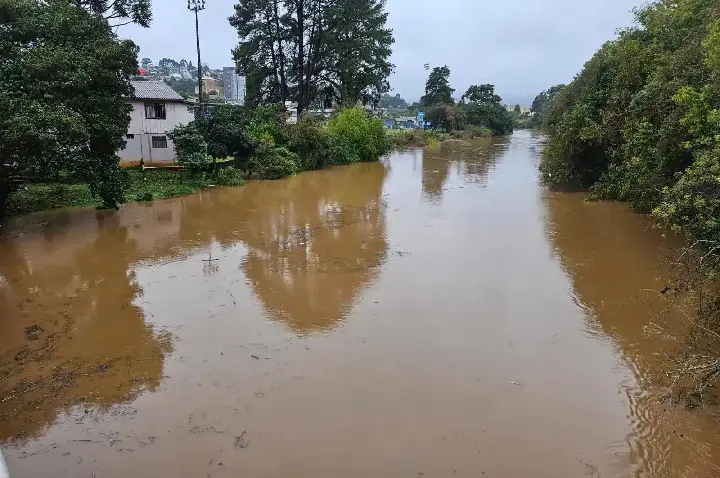 Chuva causa transtorno e preocupação com nível dos rios em SC