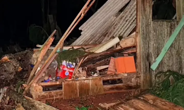 Chuvas e ventos fortes deixam casas destelhadas em Campos Novos e região