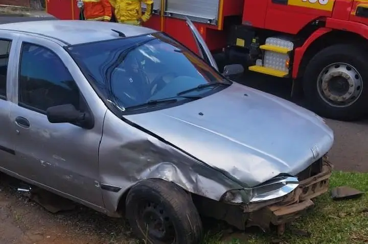 Colisão entre dois veículos deixa uma mulher ferida em Campos Novos