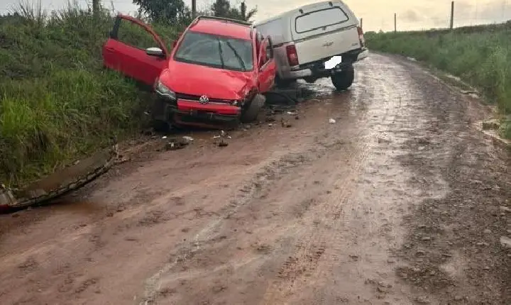 Colisão entre Saveiro e S10 deixa duas pessoas feridas no interior de Campos Novos