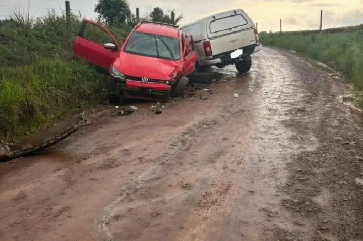 Colisão entre Saveiro e S10 deixa duas pessoas feridas no interior de Campos Novos