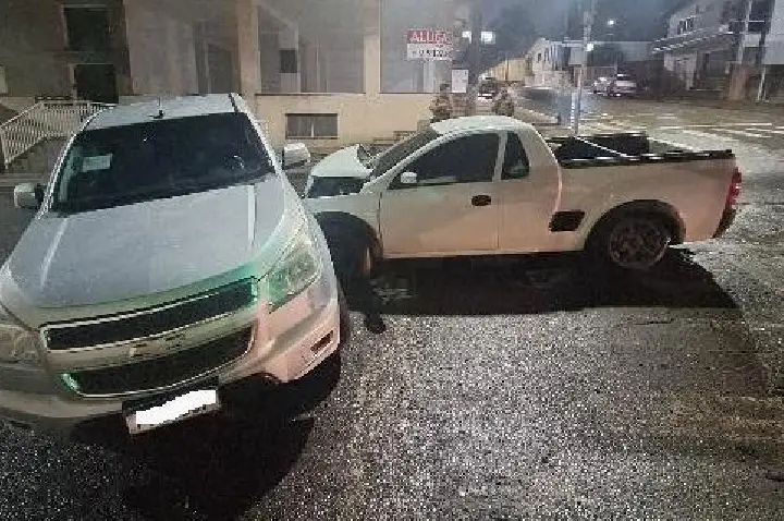 Colisão entre veículos deixa jovem ferido em cruzamento de Campos Novos