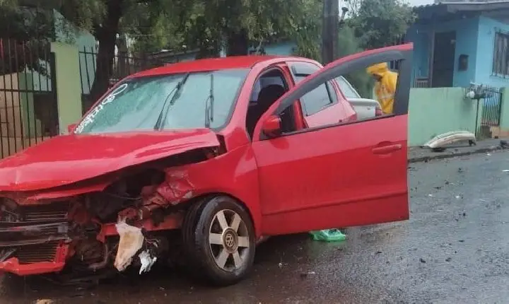 Colisão entre veículos mobiliza Corpo de Bombeiros em Campos Novos