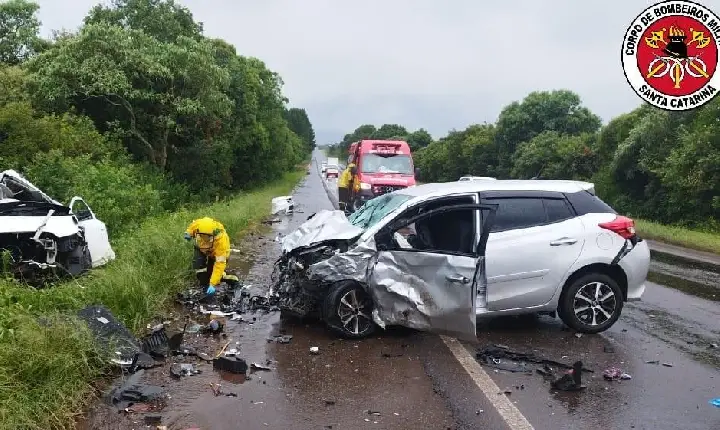 Colisão na BR-282 deixa dois mortos e um ferido em Campos Novos