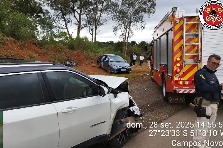 Colisão na BR-282 em Campos Novos mobiliza equipes de resgate.