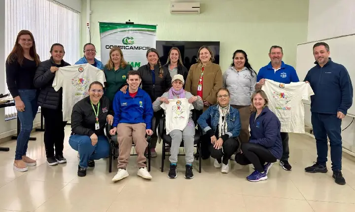 Copercampos alia sustentabilidade e inclusão com a entrega de camisetas ecológicas do Projeto Alegria de Viver