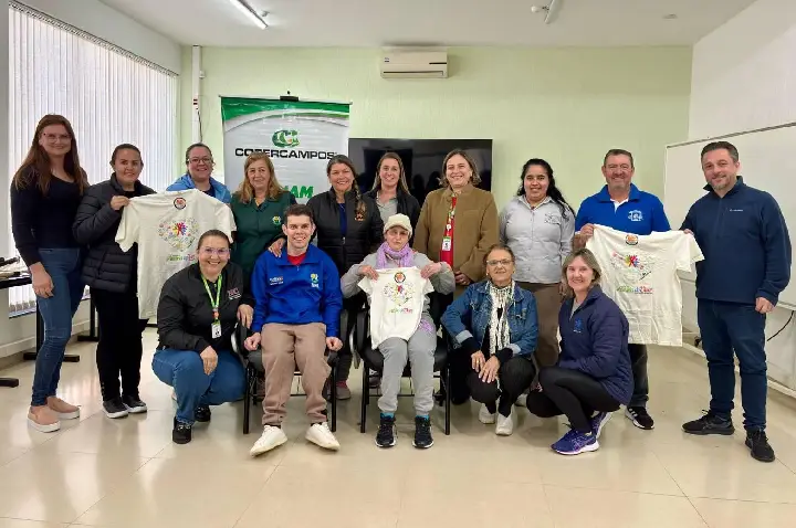 Copercampos alia sustentabilidade e inclusão com a entrega de camisetas ecológicas do Projeto Alegria de Viver