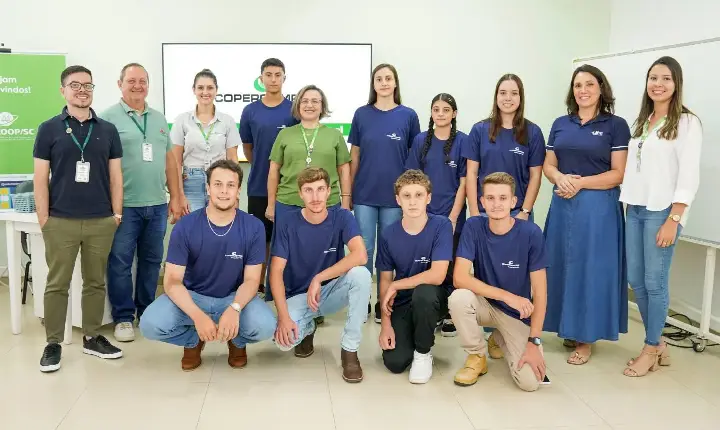 Copercampos realiza assinatura de contratos do Programa Jovem Aprendiz Rural