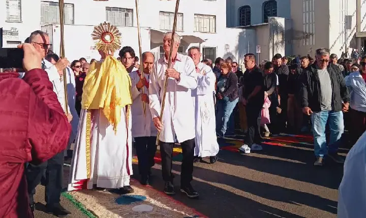 Corpus Christi reúne grande número de fiéis em celebração marcada pela fé e devoção em Campos Novos