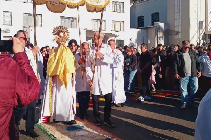 Corpus Christi reúne grande número de fiéis em celebração marcada pela fé e devoção em Campos Novos