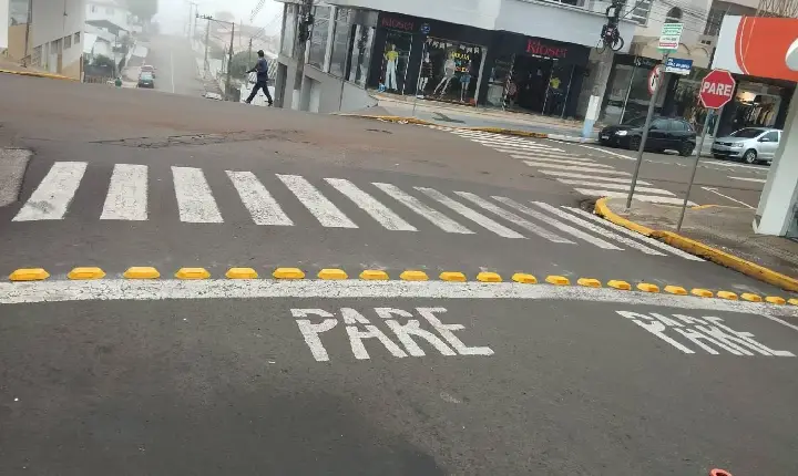 Cruzamento das ruas João Cordeiro dos Santos e Coronel Farrapo recebe nova sinalização