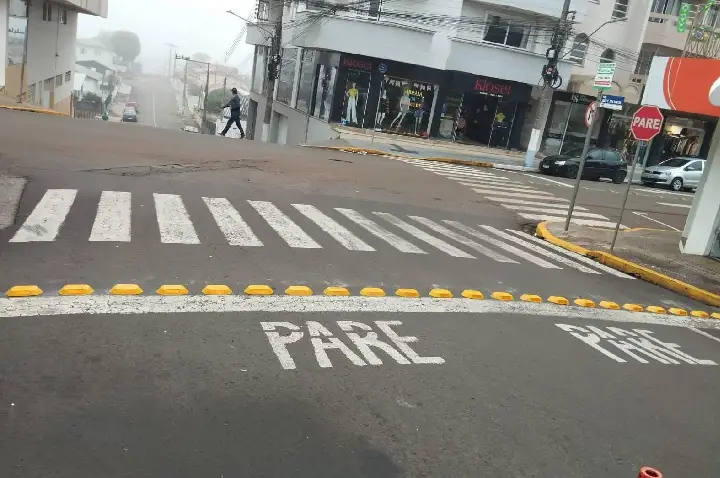 Cruzamento das ruas João Cordeiro dos Santos e Coronel Farrapo recebe nova sinalização
