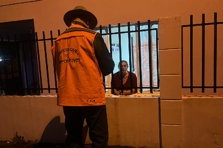 Defesa Civil registra destelhamento de casas no bairro Aparecida, em Campos Novos.