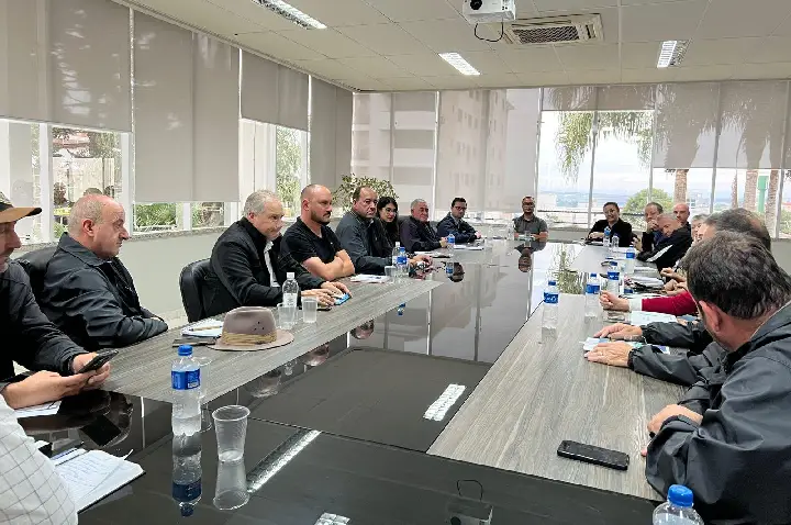 Dirceu Kaiper e secretariado avaliam avanços e traçam novas metas para a administração.