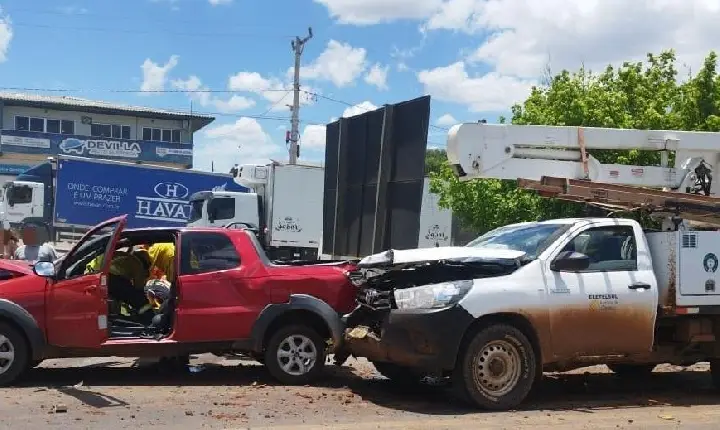 Engavetamento na BR-470 deixa duas pessoas feridas próximo ao trevo da Copercampos, em Campos Novos