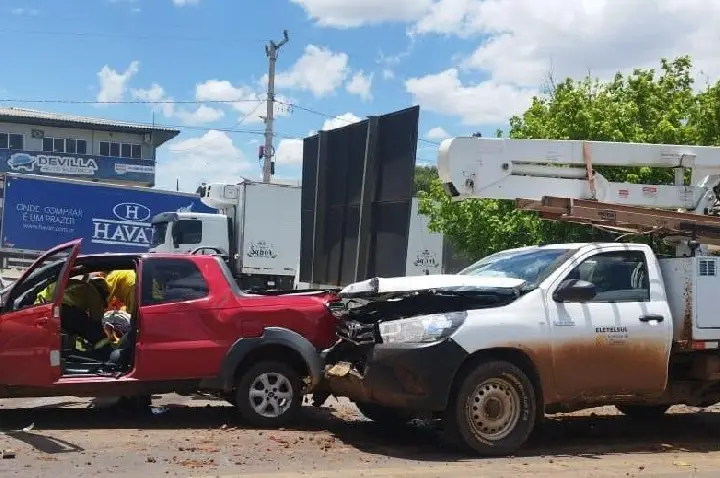 Engavetamento na BR-470 deixa duas pessoas feridas próximo ao trevo da Copercampos, em Campos Novos
