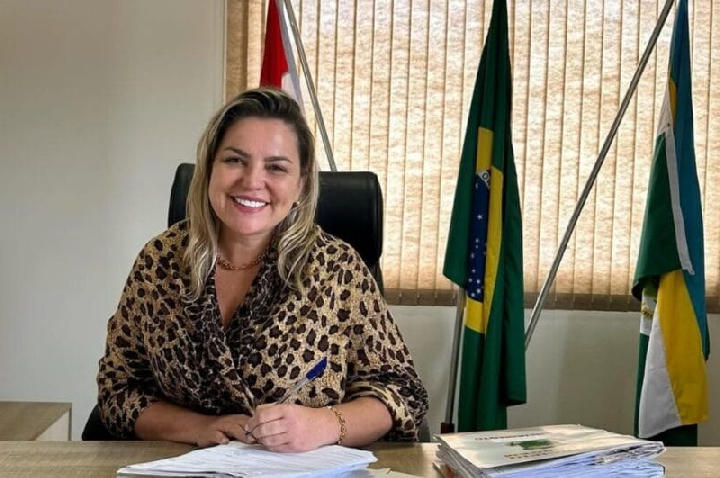 Ex-prefeita de cidade de SC teria recebido propina no meio da rua, aponta o MP.