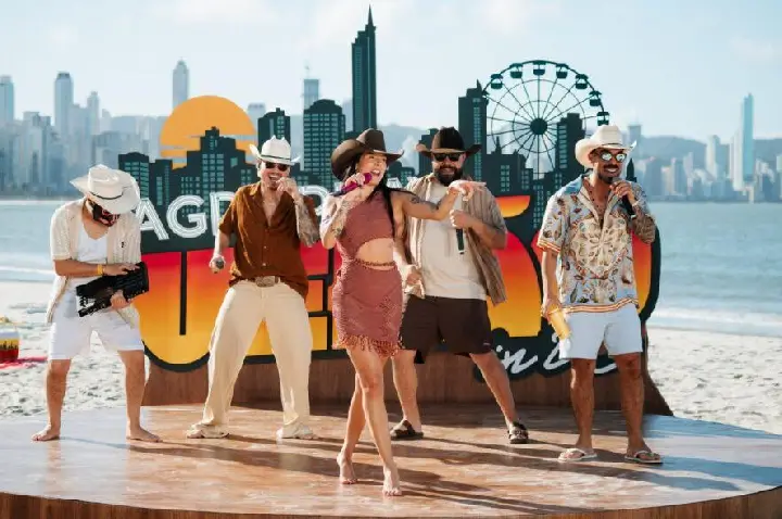 Festival AgroPlay Verão agita Balneário Camboriú com shows de Ana Castela e Zé Felipe neste sábado.