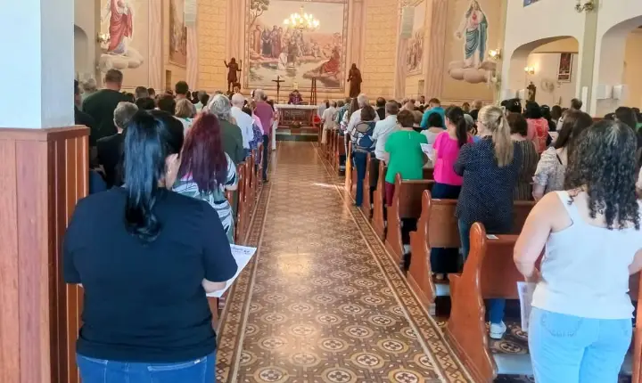 Fiéis participam das celebrações de Quarta-feira de Cinzas e iniciam o período da Quaresma em Campos Novos