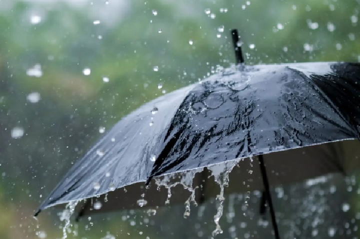 Frente fria provoca chuva e derruba temperaturas no fim de semana em SC.