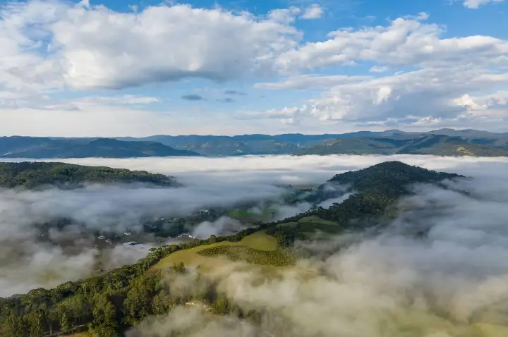 Frio intenso segue em Santa Catarina e Defesa Civil alerta para geadas e temperaturas negativas nos próximos dias