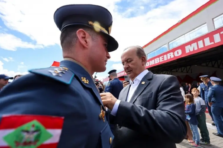 Governador participa da solenidade dos 99 anos do Corpo de Bombeiros.