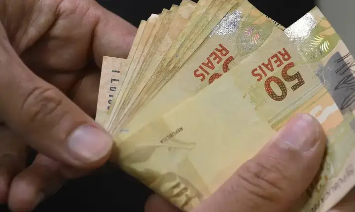 Governo envia alertas sobre imposto de renda pelo Gov.br e WhatsApp