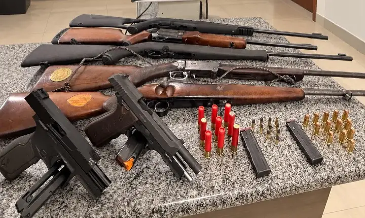 Homem é preso após apontar arma contra policial e ameaçar moradores em Campos Novos