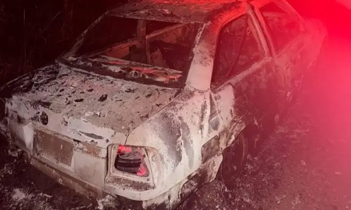 Homem é preso após incendiar casa e veículo da família no interior de Campos Novos