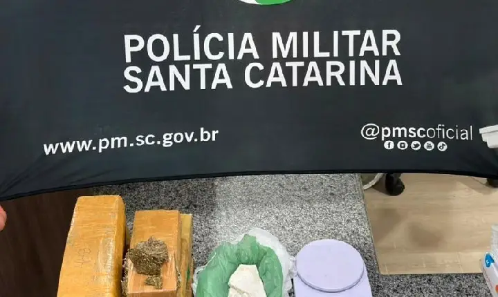 Homem é preso com mais de 14 quilos de drogas, arma de fogo e munições em Campos Novos