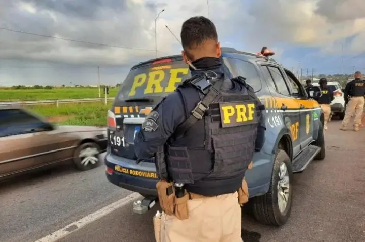 Homem é preso com placas falsas durante abordagem na BR-282, em Campos Novos