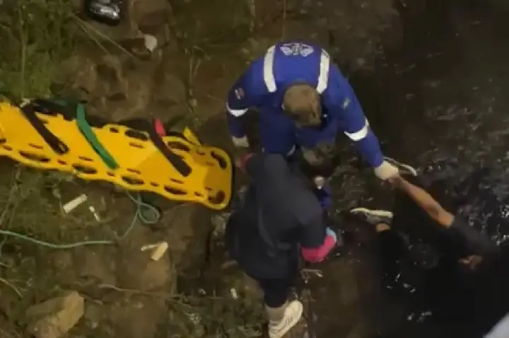 Homem fica ferido após cair de ponte de cerca de 4 metros em Erval Velho